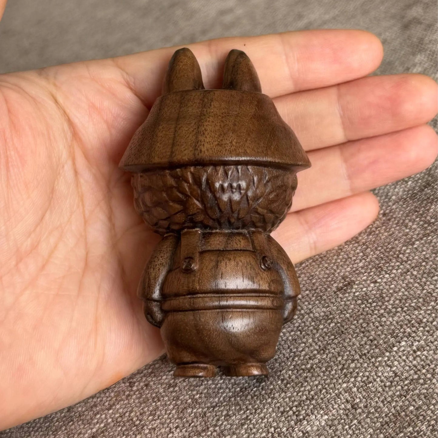 Black Walnut Cute Anime Figure – Exquisite Wooden Carving Chocolate Color Cartoon Ornament · Winged Bubu
