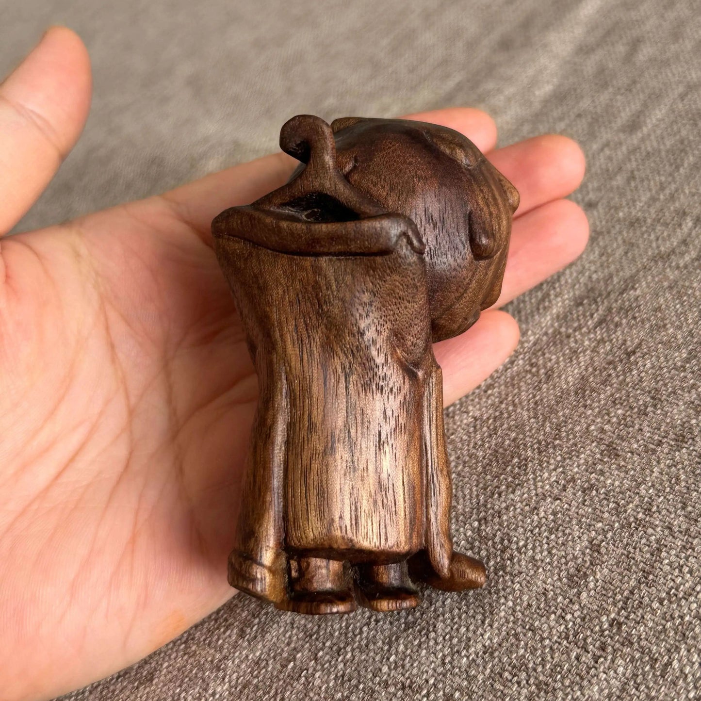 Black Walnut Cute Anime Figure – Exquisite Wooden Carving Chocolate Color Cartoon Ornament · Winged Bubu